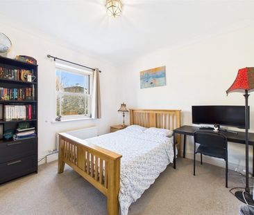 Heidegger Crescent, London, SW13 - Photo 5