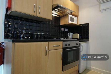 Studio to rent - Photo 3