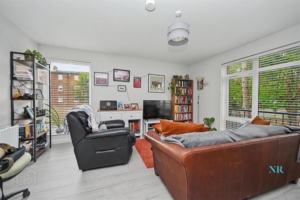 Apt 4, 39 Dundela Crescent, Belfast, BT4 3BN - Photo 1