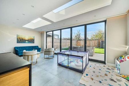 Slough, Berkshire, SL1 - Photo 3