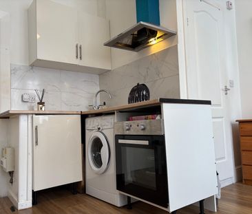 Room in a Shared House, Ashleigh Road, LE3 - Photo 6