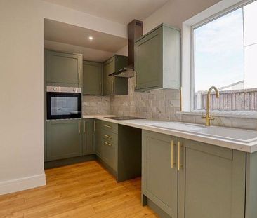 3 bedroom semi-detached house to rent - Photo 6