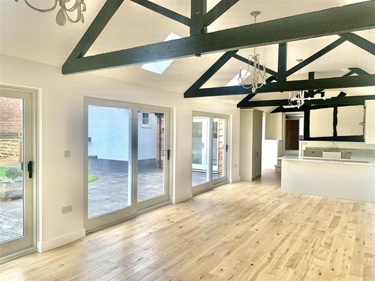 4 bedroom detached house to rent - Photo 1