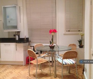 1 bedroom in a flat share to rent - Photo 2