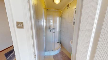 1 bedroom in a house share to rent - Photo 4