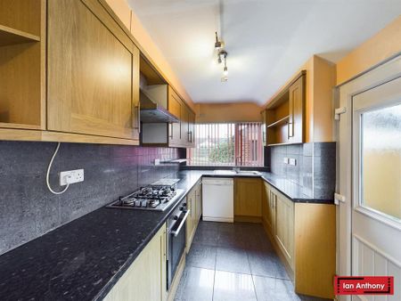 3 bedroom semi-detached house to rent - Photo 5