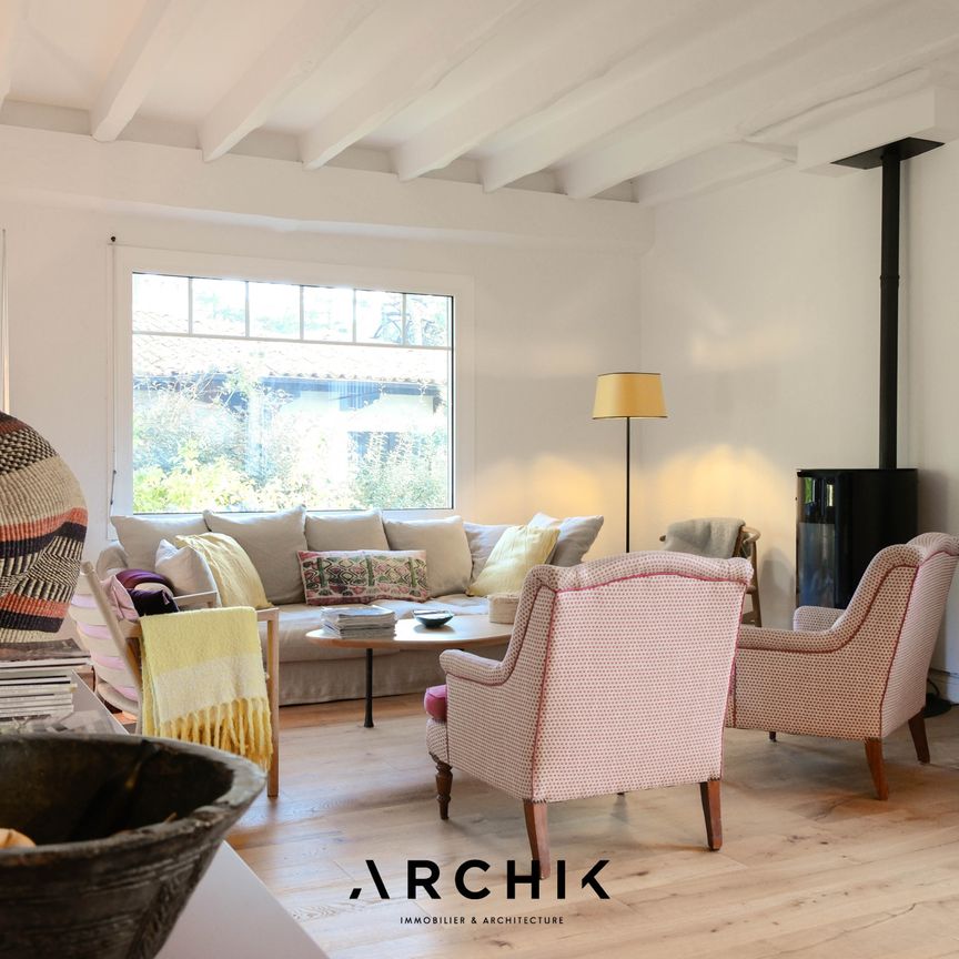 Architecture des années 60, cette maison Gaume est implantée sur un terrain de 759 m2, dans un environnement prisé du Pyla. - Photo 1