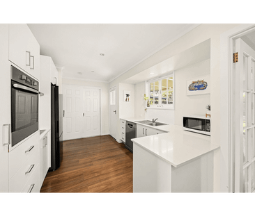26 Ilkinia Avenue, Broadbeach Waters, Qld 4218 - Photo 1