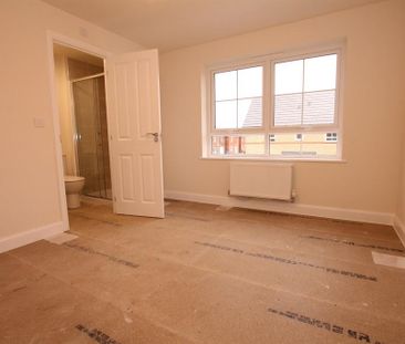 4 bedroom detached house to rent - Photo 2