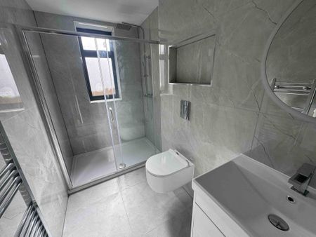 3 bedroom flat to rent - Photo 4