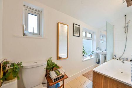 3 bedroom terraced house to rent - Photo 5