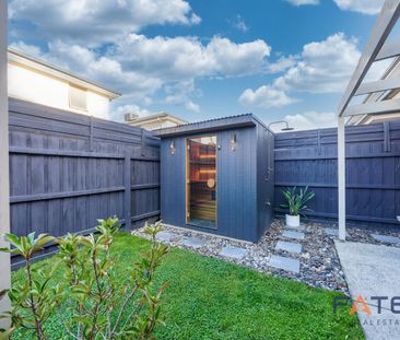 Modern 3BR Townhouse in Sought-After Lynbrook - Photo 1