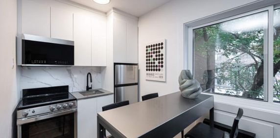 Appartement Meublé Moderne à Louer – Centre-Ville de Montréal - Photo 2