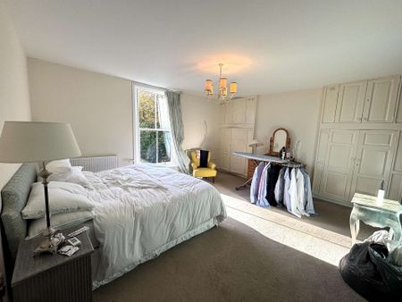 4 Bedroom Detached Farmhouse with outbuildings and stabling - Photo 4