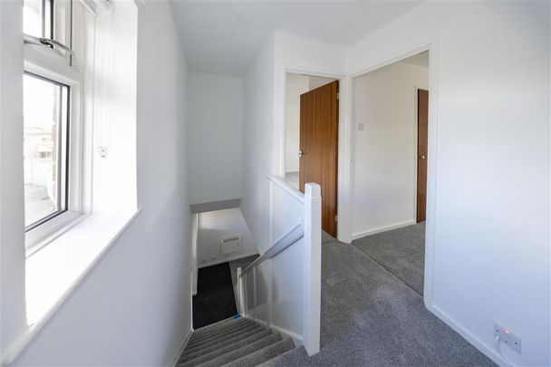 East Crescent - Photo 1