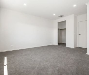 Large Family Home in the Heart of Atherstone - Photo 3