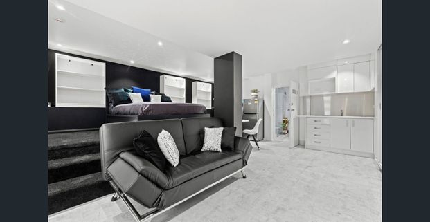 Furnished Studio With Water, Electricity And Internet Included - Photo 1