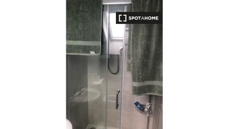 Ensuite room to rent in 5-bedroom houseshare in Bray, Dublin - Photo 5