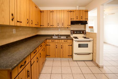 For Lease - 37 Holland Street Unit# 3, Bradford West Gwillimbury, Ontario - Photo 5