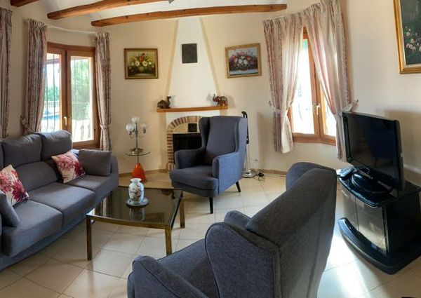 Villa for rent with 3 bedrooms and pool in Calpe for the winter season.