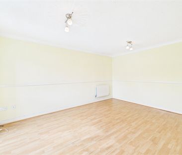 Coltsfoot Close, Burghfield Common, Reading, Berkshire, RG7 - Photo 3