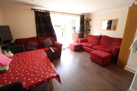 Straight Road, Colchester - Photo 2