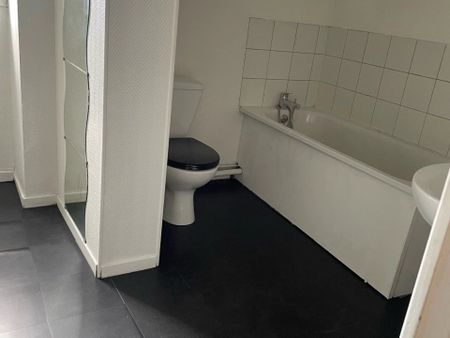 Location Appartement 2 pièces 30 m2 à Saint-Quentin - Photo 2