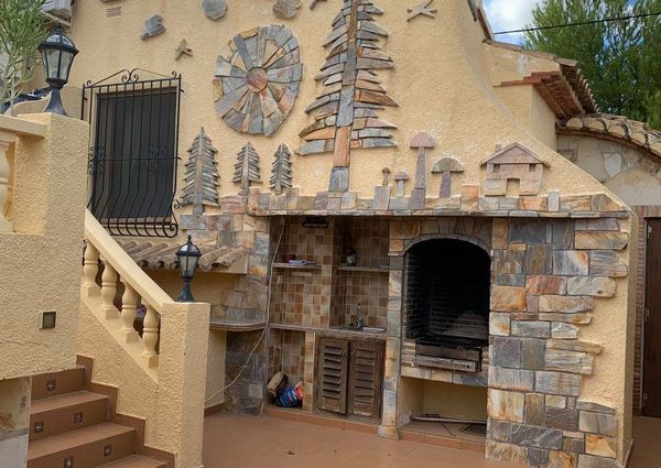 Villa for rent with 3 bedrooms and pool in Calpe for the winter season.