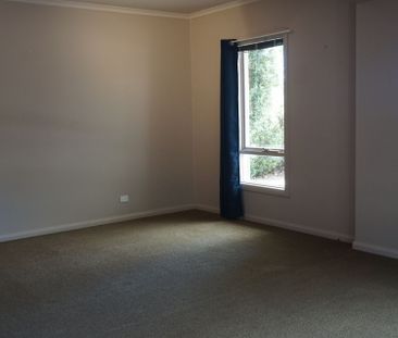 8 Keily Road, Gisborne - Photo 3