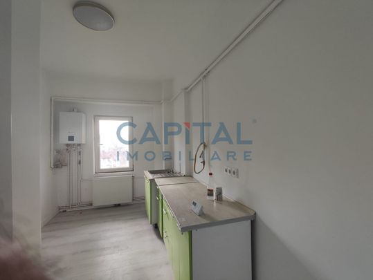 Comision 0%! 4 camere 90 mp, renovat, 2 bai, 1 bucatarie, etaj 3/4, Central - Fotografie 1