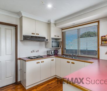 Comfortable Family Living in a Quiet Glenvale Location - Photo 2