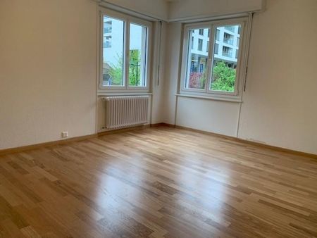 Appartement de 2.5 pièces au 1er étage avec ascenseur et à deux pas du centre commercial MCentral. - Photo 5
