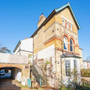 Studio to rent - Photo 2