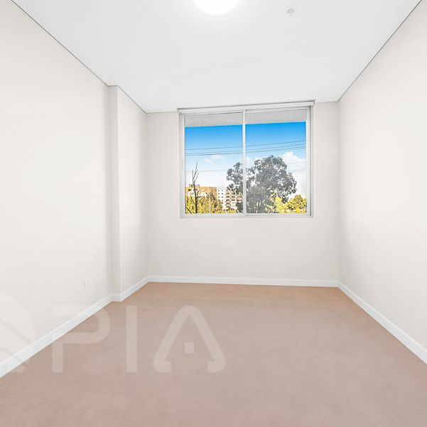 Modern 2 Bedroom +Study Apartment close to amenities for lease - Photo 1