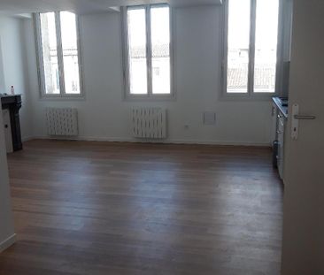 Location Appartement 4 pièces 76m² BORDEAUX 33800 - Photo 2