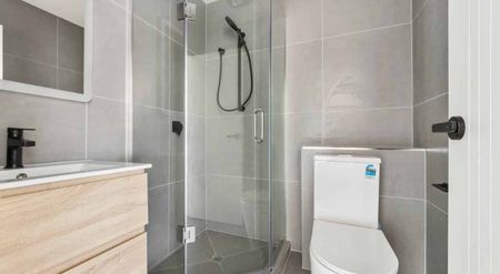 Near New 2 Bed 2 bath Townhouse in Pakuranga - Photo 2