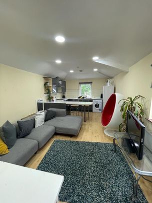 Stacey Road, Cardiff - Photo 1