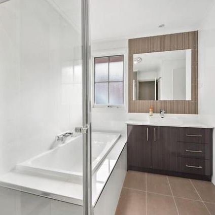 1/4 Arden Crescent, Rosanna VIC 3084 - Photo 1