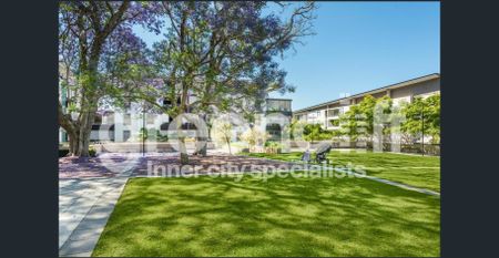 SPACIOUS TWO BEDROOM APARTMENT WITH PARKING! - Photo 4