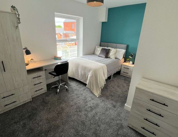 West End Road Room 3 - Photo 1