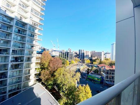 Bright Two-Bed with Openable Windows - CBD Living - Photo 4