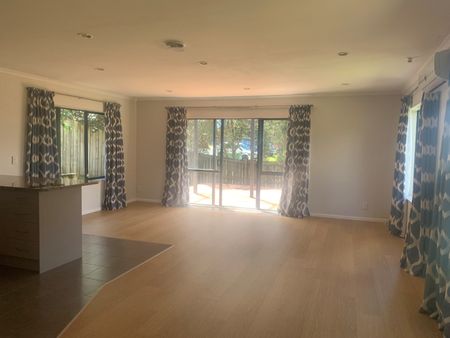 Modern Family Home - Photo 4