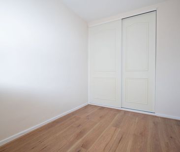 Dowdeswell Close, London, SW15 - Photo 5