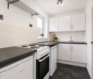 Studio Flat, Ellen Wilkinson Crescent, M12 - Photo 2