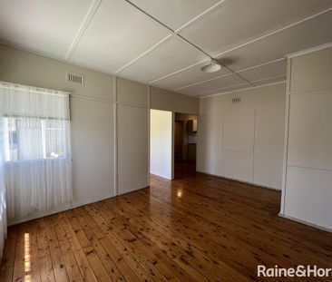 Family home in close proximity to Orange Health Service & In The Di... - Photo 4