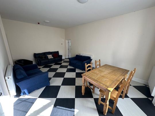 10 bedroom detached house to rent - Photo 1