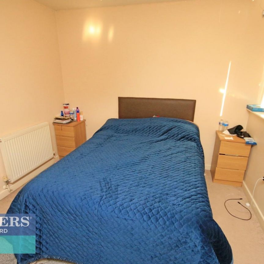 2 bedroom Flat To Let - Photo 1