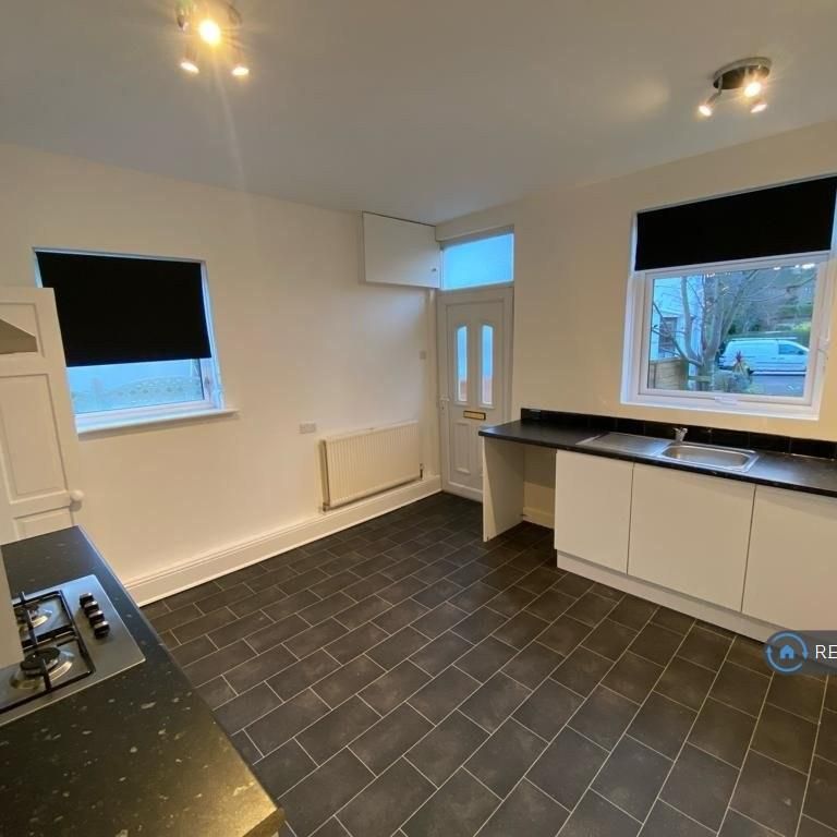 2 bedroom end of terrace house to rent - Photo 1