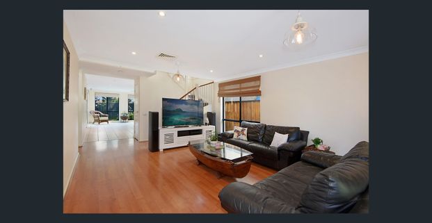 Modern family home in a very convenient location. - Photo 1