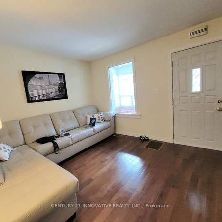 Offering 2 Story Home in Toronto ( Little Portugal) - Photo 4